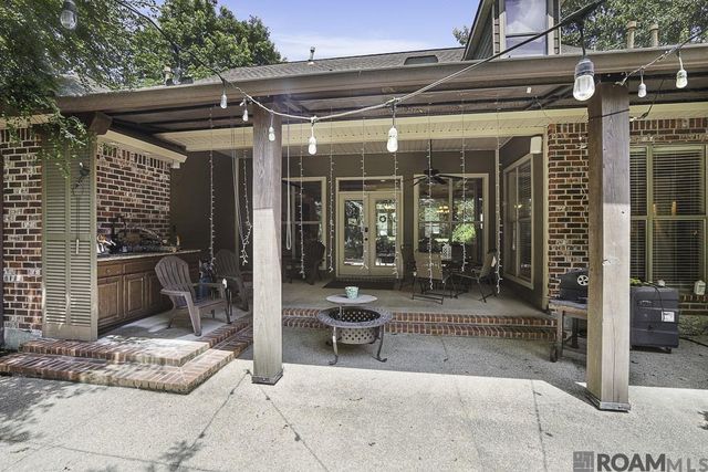 8567 Pin Oak Dr, Zachary, LA 70791