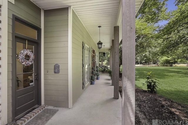8567 Pin Oak Dr, Zachary, LA 70791