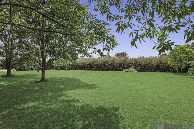 8567 Pin Oak Dr, Zachary, LA 70791
