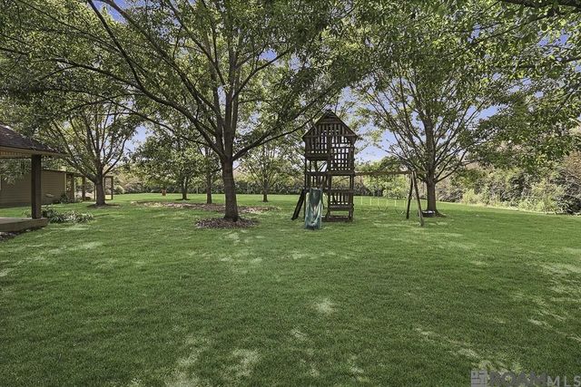 8567 Pin Oak Dr, Zachary, LA 70791