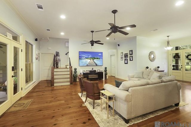 8567 Pin Oak Dr, Zachary, LA 70791
