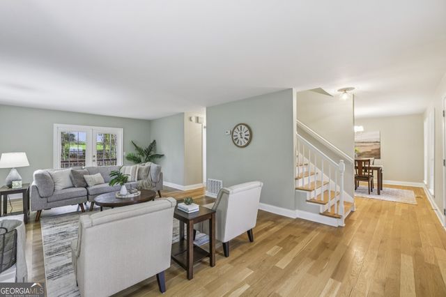 9950 Lake Forest Way, Roswell, GA 30076