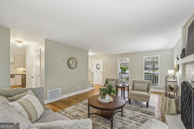 9950 Lake Forest Way, Roswell, GA 30076