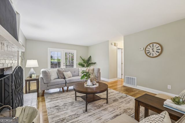 9950 Lake Forest Way, Roswell, GA 30076