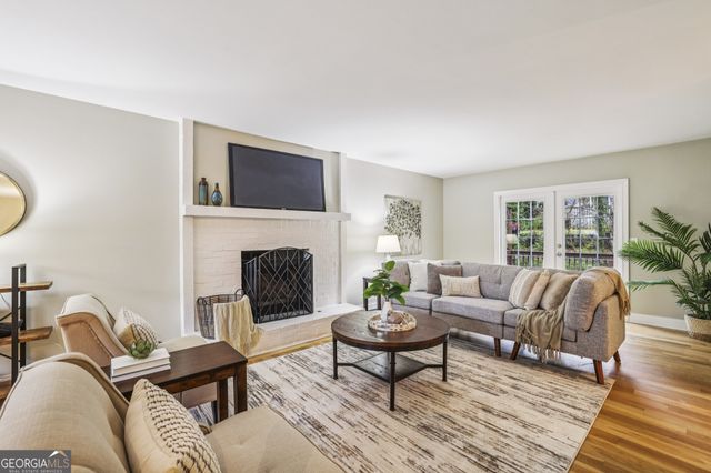 9950 Lake Forest Way, Roswell, GA 30076