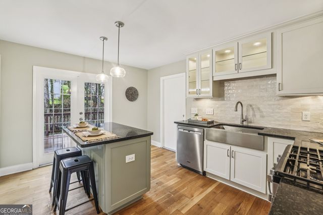 9950 Lake Forest Way, Roswell, GA 30076