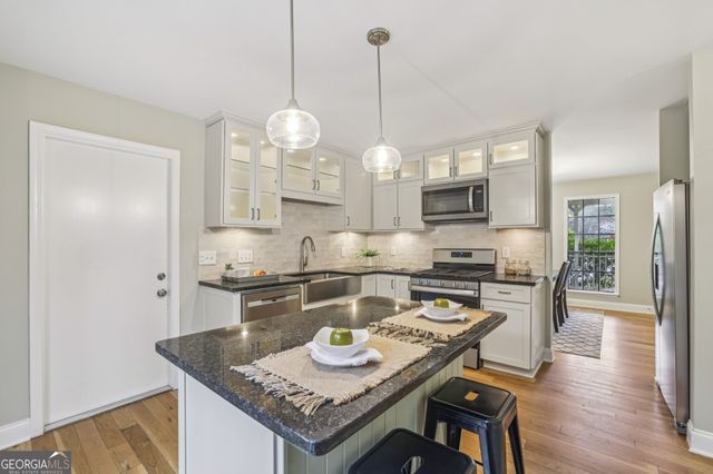 9950 Lake Forest Way, Roswell, GA 30076