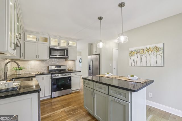 9950 Lake Forest Way, Roswell, GA 30076