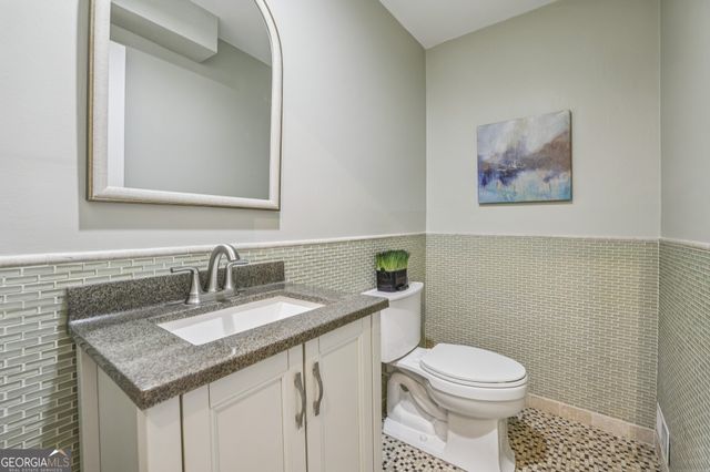 9950 Lake Forest Way, Roswell, GA 30076