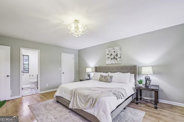 9950 Lake Forest Way, Roswell, GA 30076