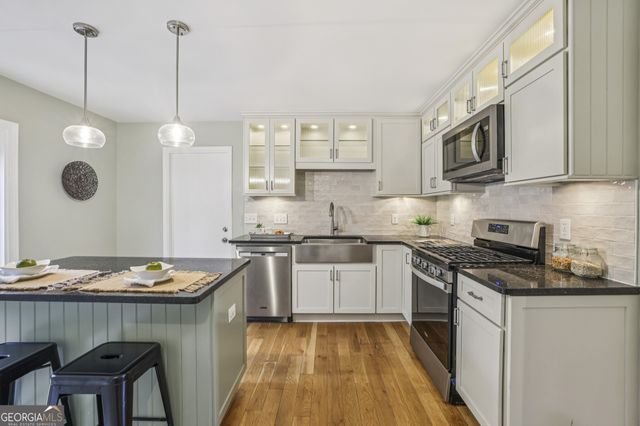 9950 Lake Forest Way, Roswell, GA 30076