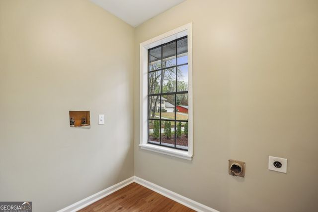 9950 Lake Forest Way, Roswell, GA 30076