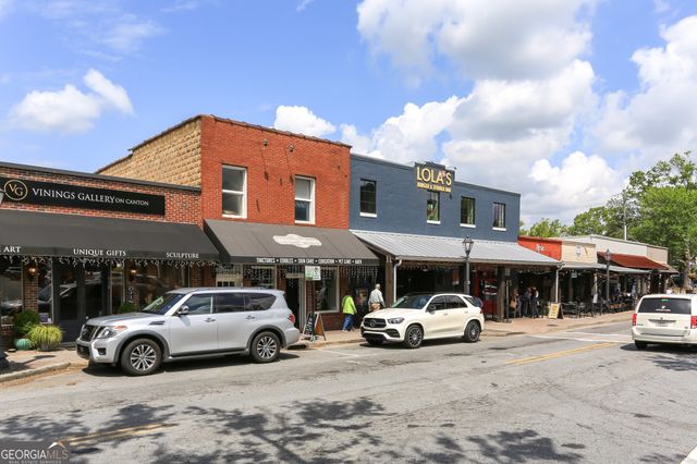 9950 Lake Forest Way, Roswell, GA 30076