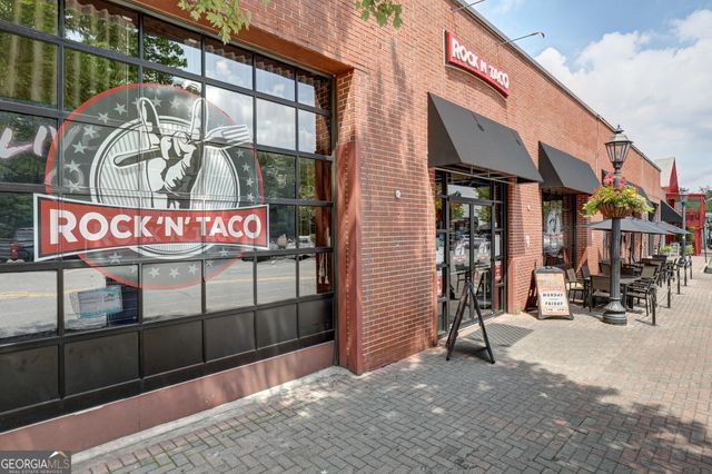 9950 Lake Forest Way, Roswell, GA 30076