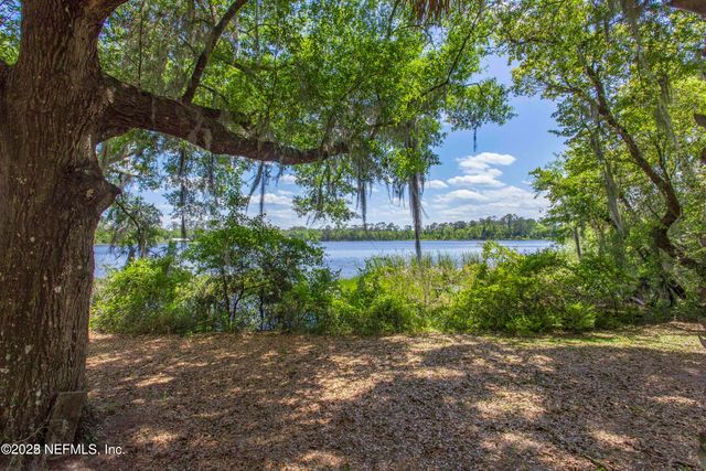 103 BEACON Street, Interlachen, FL 32148