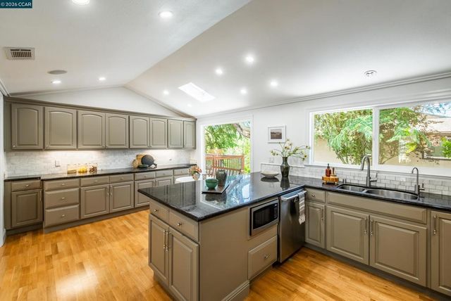 4033 Valente Dr, Lafayette, CA 94549