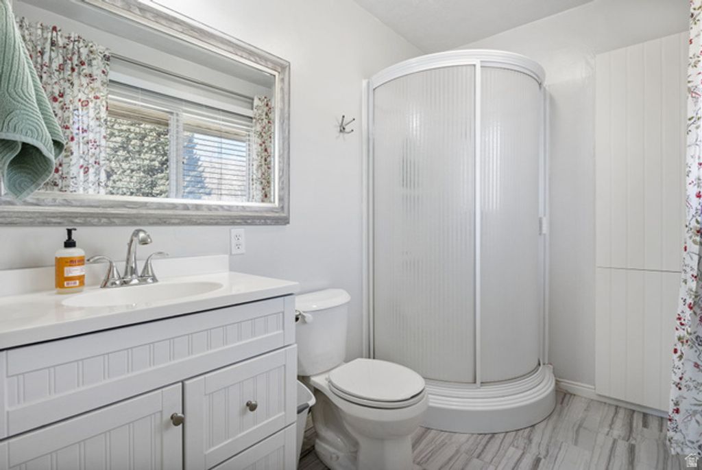 Image 13 of property listing at 166 S OLD COUNTY RD, Stockton, UT 84071