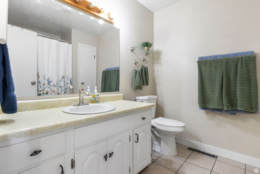 Image 16 of property listing at 166 S OLD COUNTY RD, Stockton, UT 84071