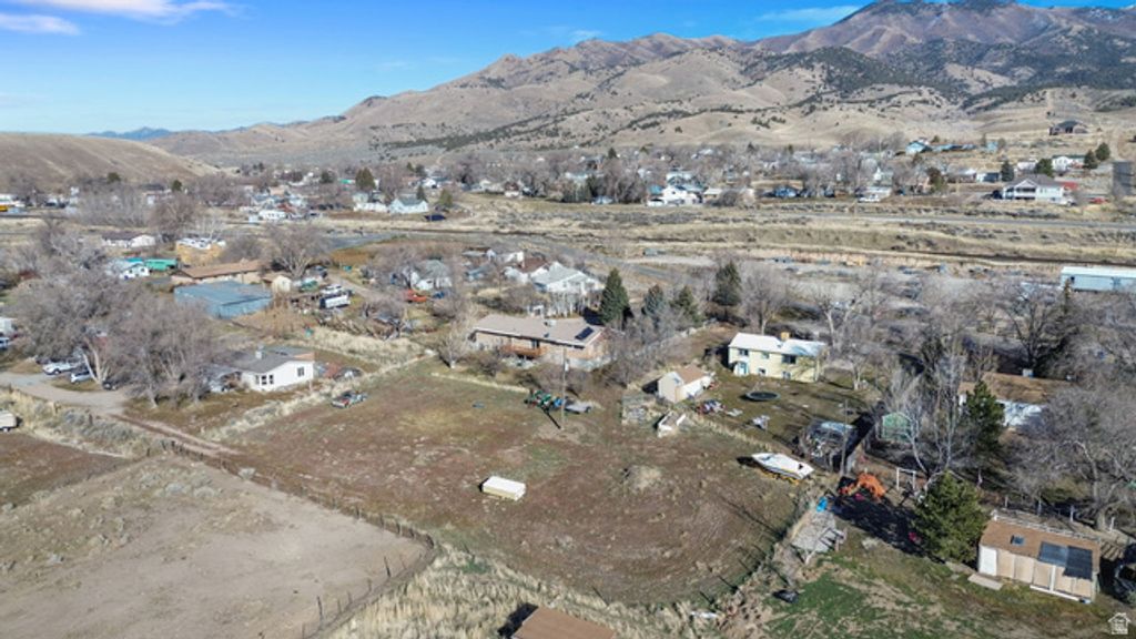 Image 29 of property listing at 166 S OLD COUNTY RD, Stockton, UT 84071