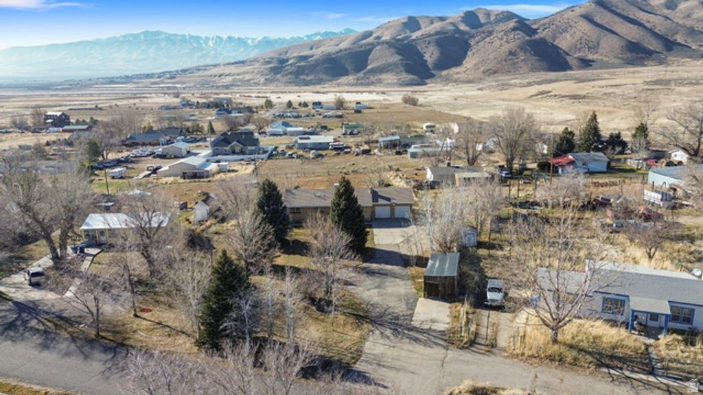 Image 30 of property listing at 166 S OLD COUNTY RD, Stockton, UT 84071