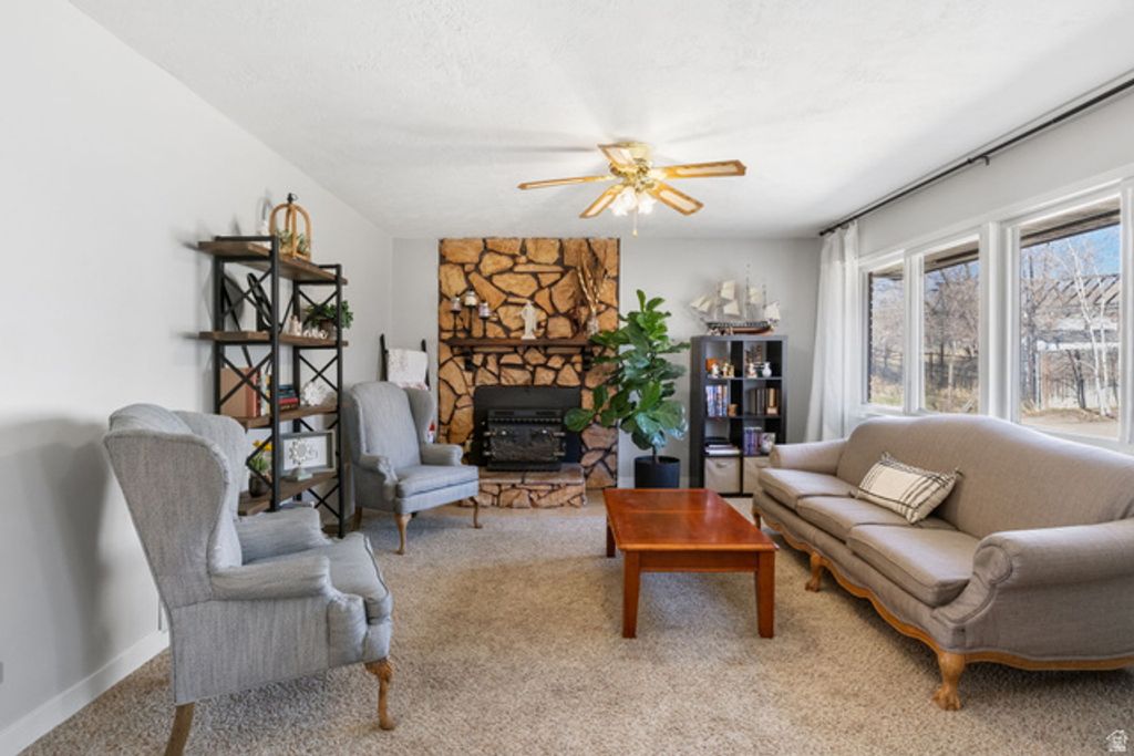 Image 4 of property listing at 166 S OLD COUNTY RD, Stockton, UT 84071