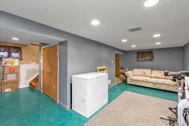 15 Eton Street, Valley Stream, NY 11581