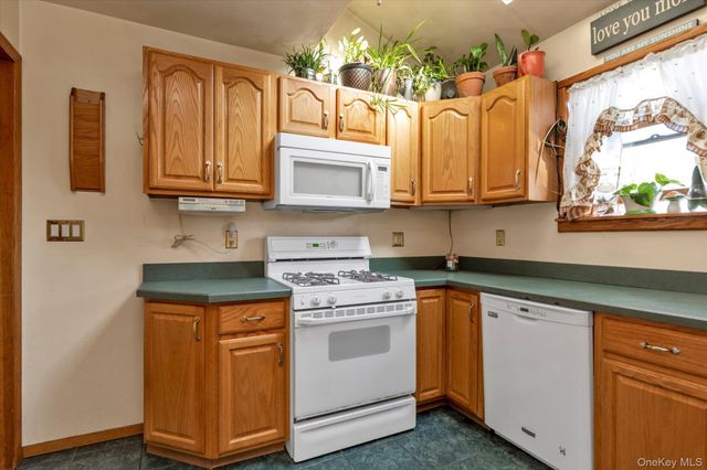 15 Eton Street, Valley Stream, NY 11581