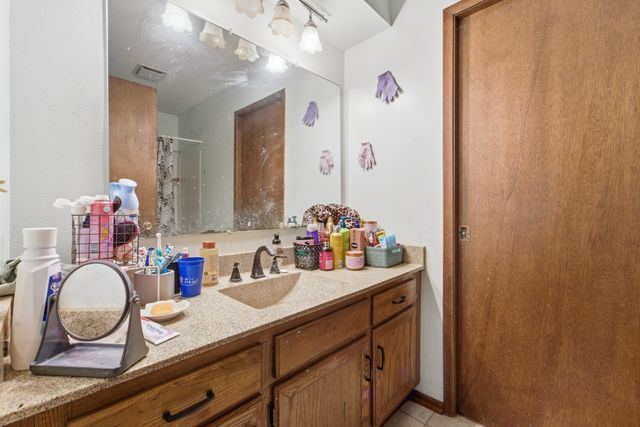 8307 Twana Drive, Urbandale, IA 50322