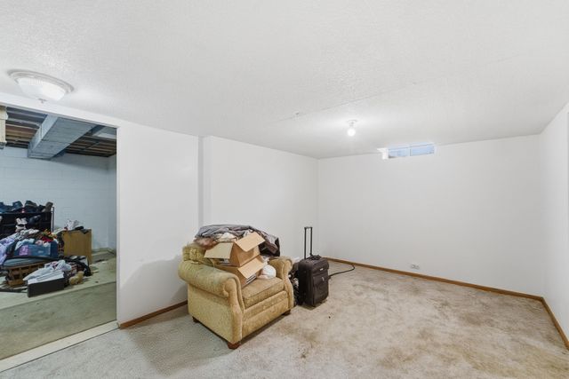 8307 Twana Drive, Urbandale, IA 50322