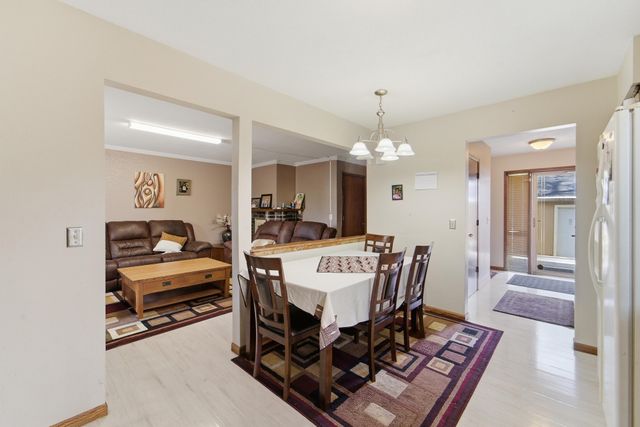 8307 Twana Drive, Urbandale, IA 50322