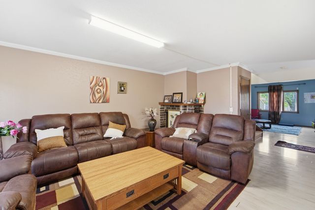8307 Twana Drive, Urbandale, IA 50322
