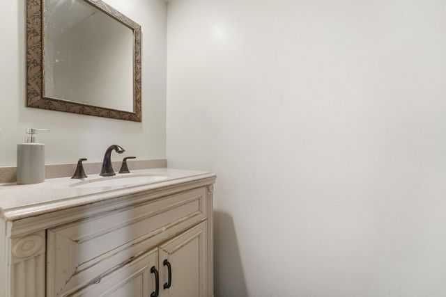 8307 Twana Drive, Urbandale, IA 50322