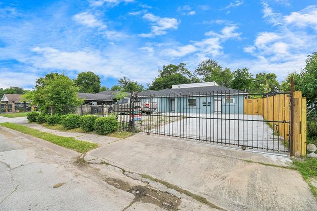 5714 Doulton Drive, Houston, TX 77033