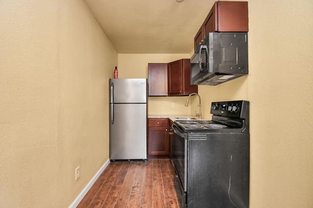 5714 Doulton Drive, Houston, TX 77033