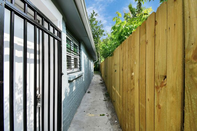 5714 Doulton Drive, Houston, TX 77033