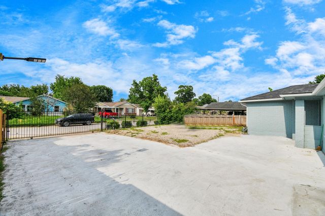 5714 Doulton Drive, Houston, TX 77033