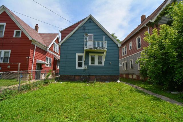 3221 N 29th STREET, Milwaukee, WI 53216