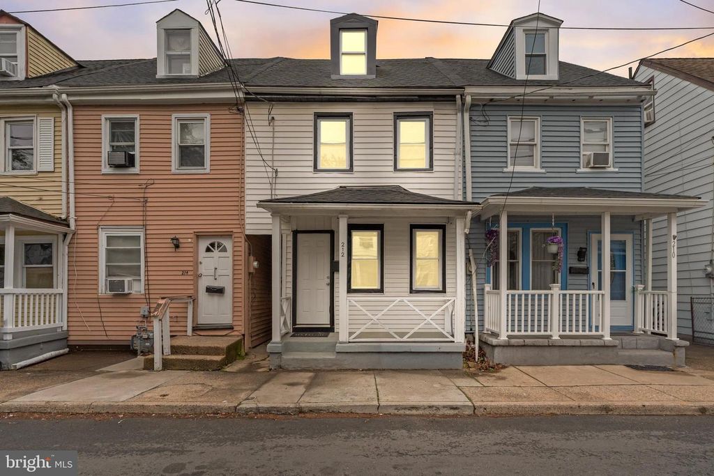 212 YORK ST, Burlington, NJ 08016