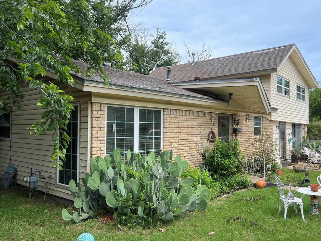5001 Caroldean Court, Haltom City, TX 76117