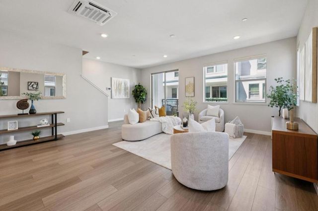 5761 Vibrant Loop, San Jose, CA 95119