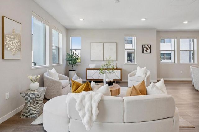 5761 Vibrant Loop, San Jose, CA 95119