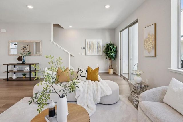 5761 Vibrant Loop, San Jose, CA 95119