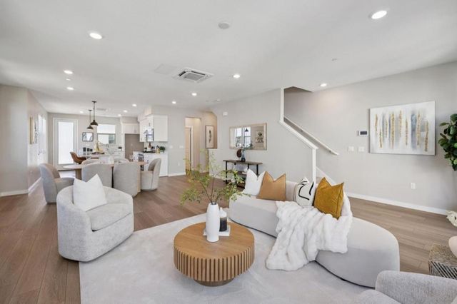 5761 Vibrant Loop, San Jose, CA 95119