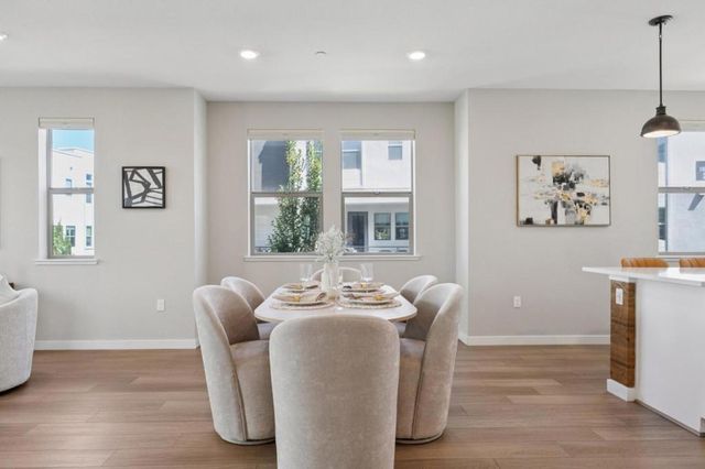 5761 Vibrant Loop, San Jose, CA 95119