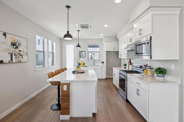 5761 Vibrant Loop, San Jose, CA 95119