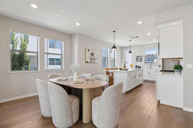 5761 Vibrant Loop, San Jose, CA 95119
