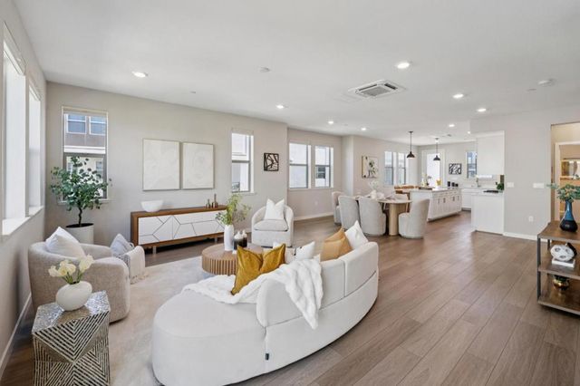 5761 Vibrant Loop, San Jose, CA 95119
