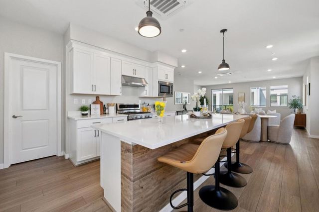 5761 Vibrant Loop, San Jose, CA 95119