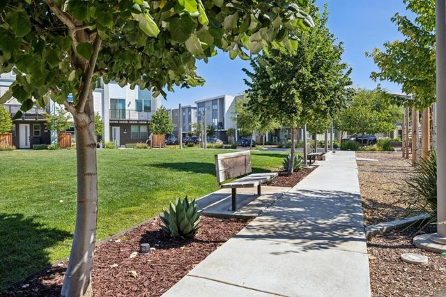 5761 Vibrant Loop, San Jose, CA 95119