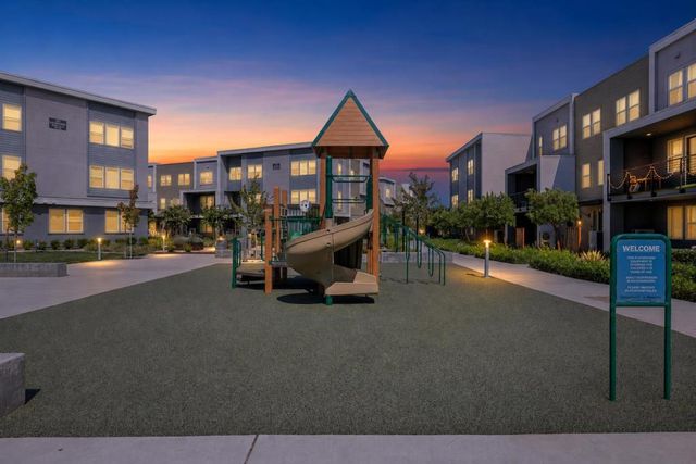 5761 Vibrant Loop, San Jose, CA 95119